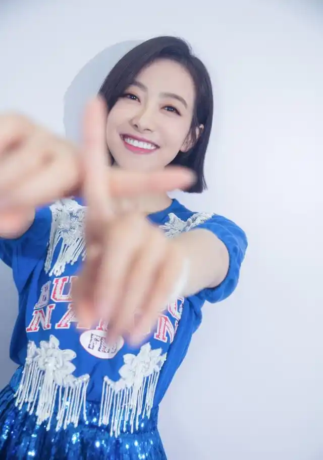 辛芷蕾锁骨发_宋茜齐肩短发_女明星齐肩卷发