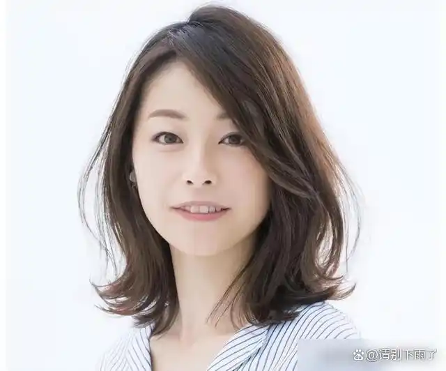 优雅气质发型_女明星齐肩卷发_中年女性齐肩卷发