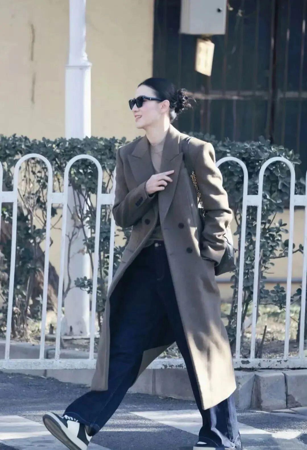 中年女性杨幂时髦穿搭_中国中年女明星_中年女性高圆圆时髦穿搭