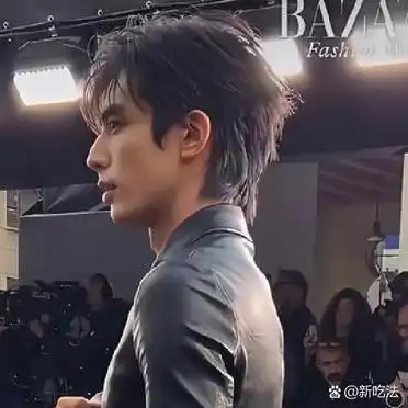 明星对自己太狠了。这减肥都减到了这...@新吃法的动态