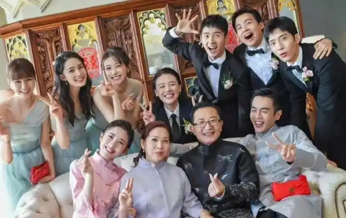 明星配偶爱情故事_娱乐圈夫妻有哪些照片_娱乐圈模范夫妻