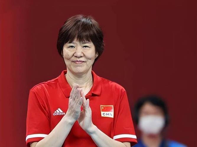 65岁郎平现身引热议，铁榔头也混娱乐圈？