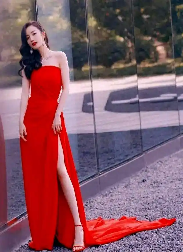 杨幂16年传奇顶流路：从灵动郭襄到商业女王的华丽蜕变！