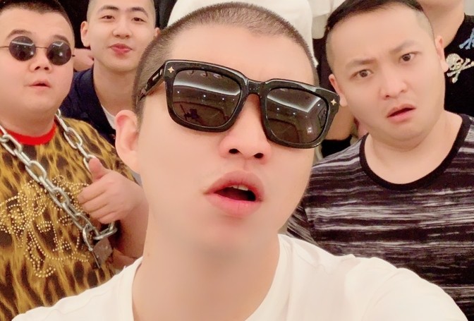 二驴带货夫妇销售神话_八卦爆料网红二驴是谁啊图片大全-_网红二驴晒余额